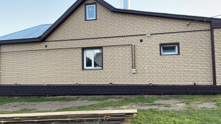 Обшивка фасадными панелями под кирпич